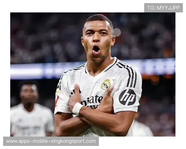 姆巴佩小角度射门破网,全场再度起立