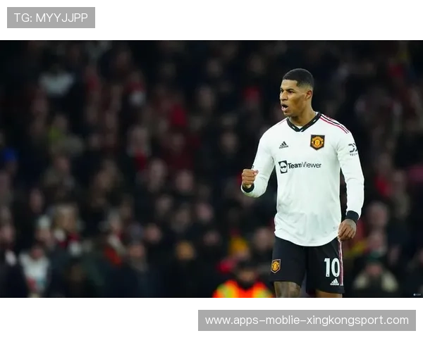 拉什福德任意球精彩入网曼联庆祝